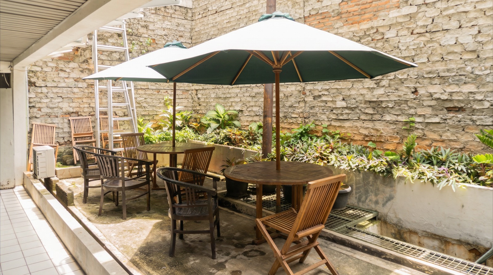 Smoking area ARVA Building Gondangdia